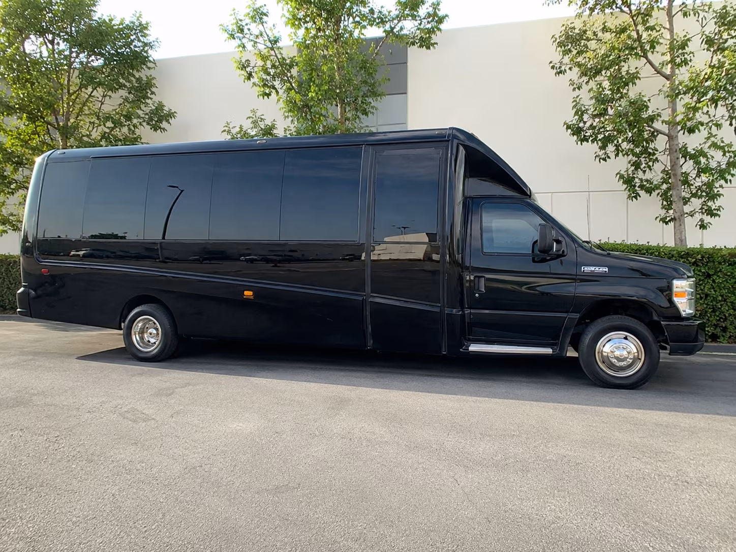employee shuttle buses for south bay commuters and corporate campuses