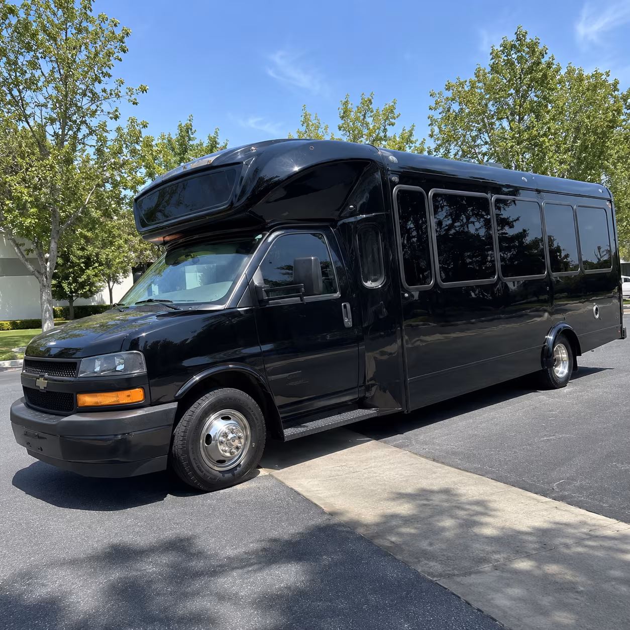 gardena 15 passenger party bus