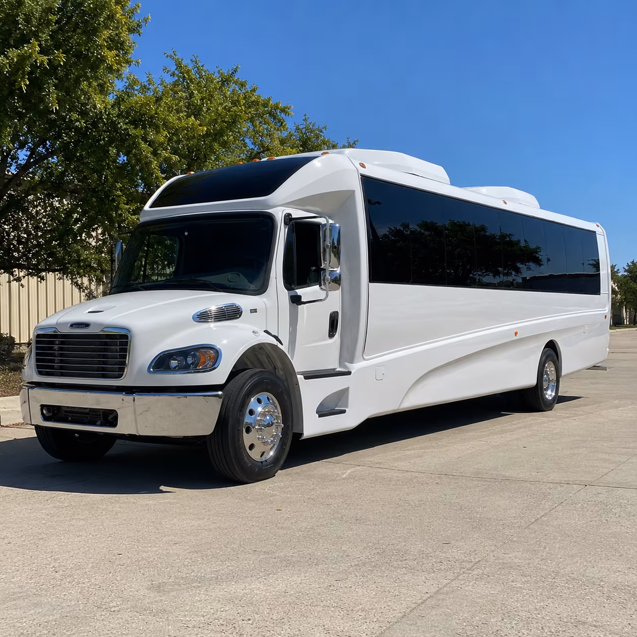 gardena 20 passenger minibus